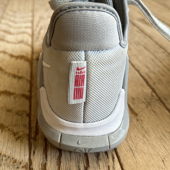 🆕NIKE🆕 NIKE WITNESS GRAY LADIES SIZE 5 EXCELLENT CONDITION/RARELY WORN - Picture 4 of 11